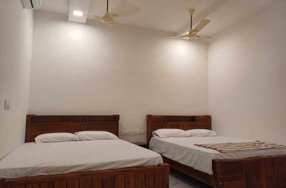 aliyarresidency-double-bed-room-in-pollachi-01 aliyarresidency-double-bed-room-in-pollachi-01