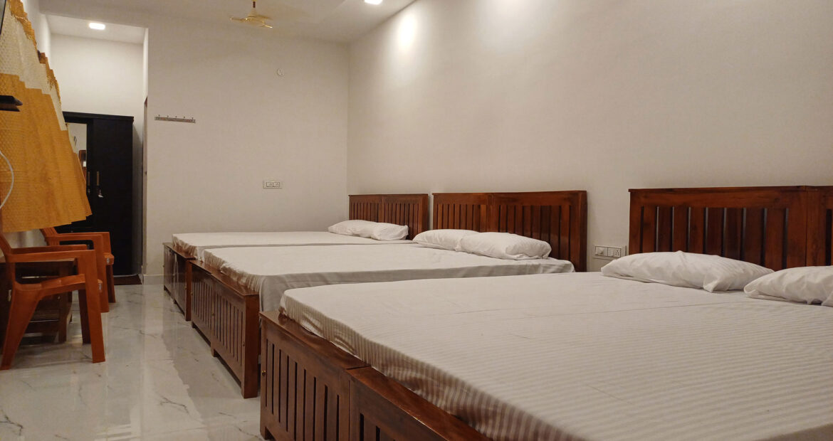 aliyarresidency-triple-bed-room-in-pollachi-01