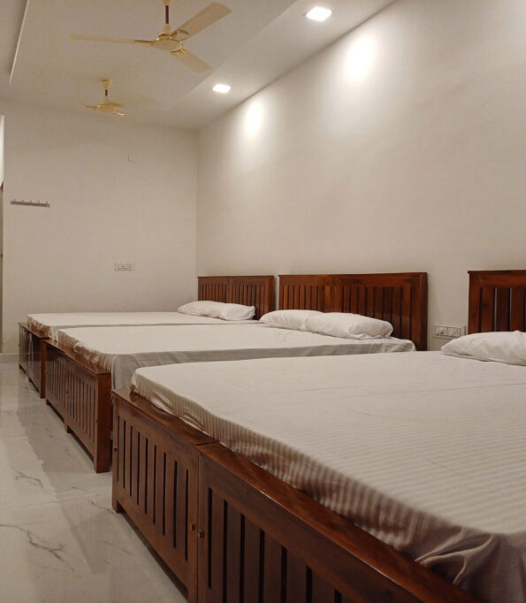 aliyarresidency-triple-bed-room-in-pollachi-01