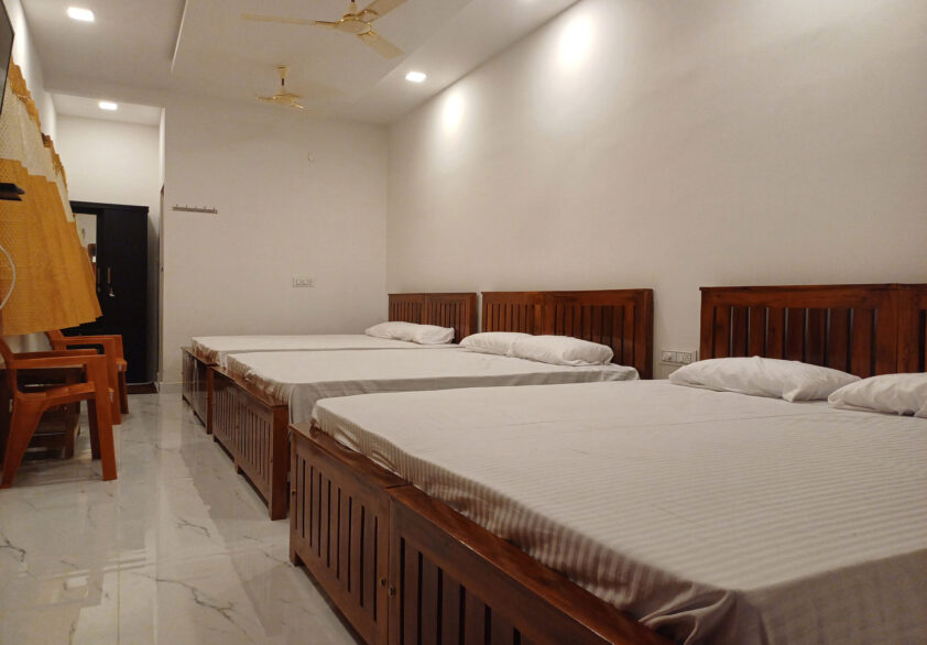 aliyarresidency-triple-bed-room-in-pollachi-01