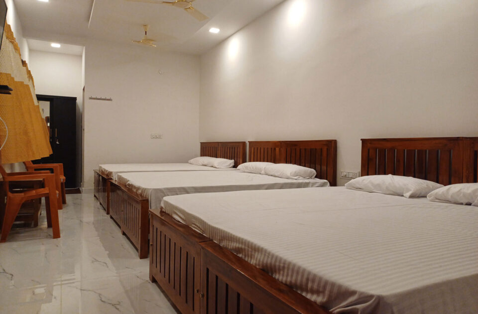 aliyarresidency-triple-bed-room-in-pollachi-01 aliyarresidency-triple-bed-room-in-pollachi-01